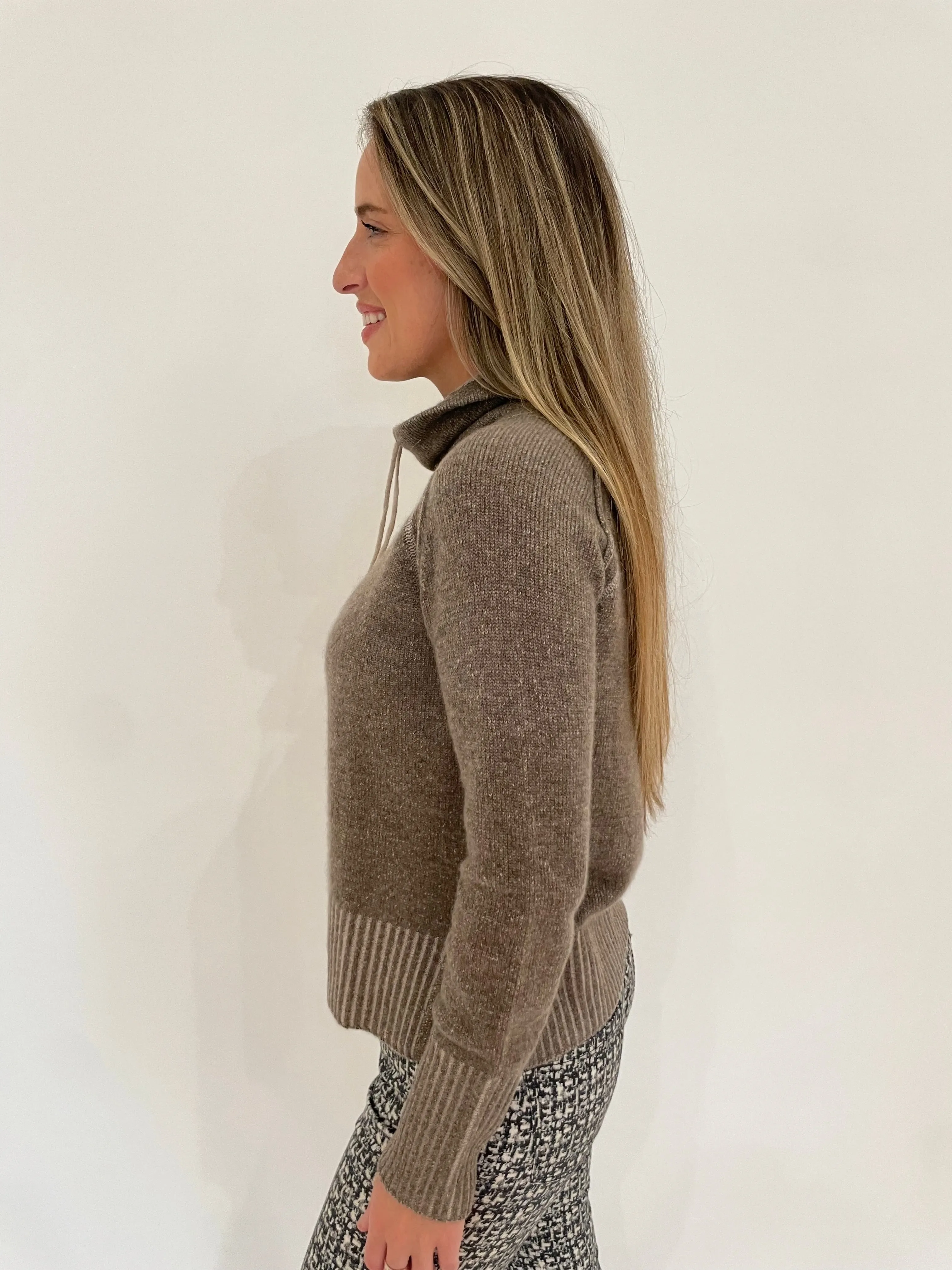 Enchanted Cashmere Turtleneck Sweater With String - Bark