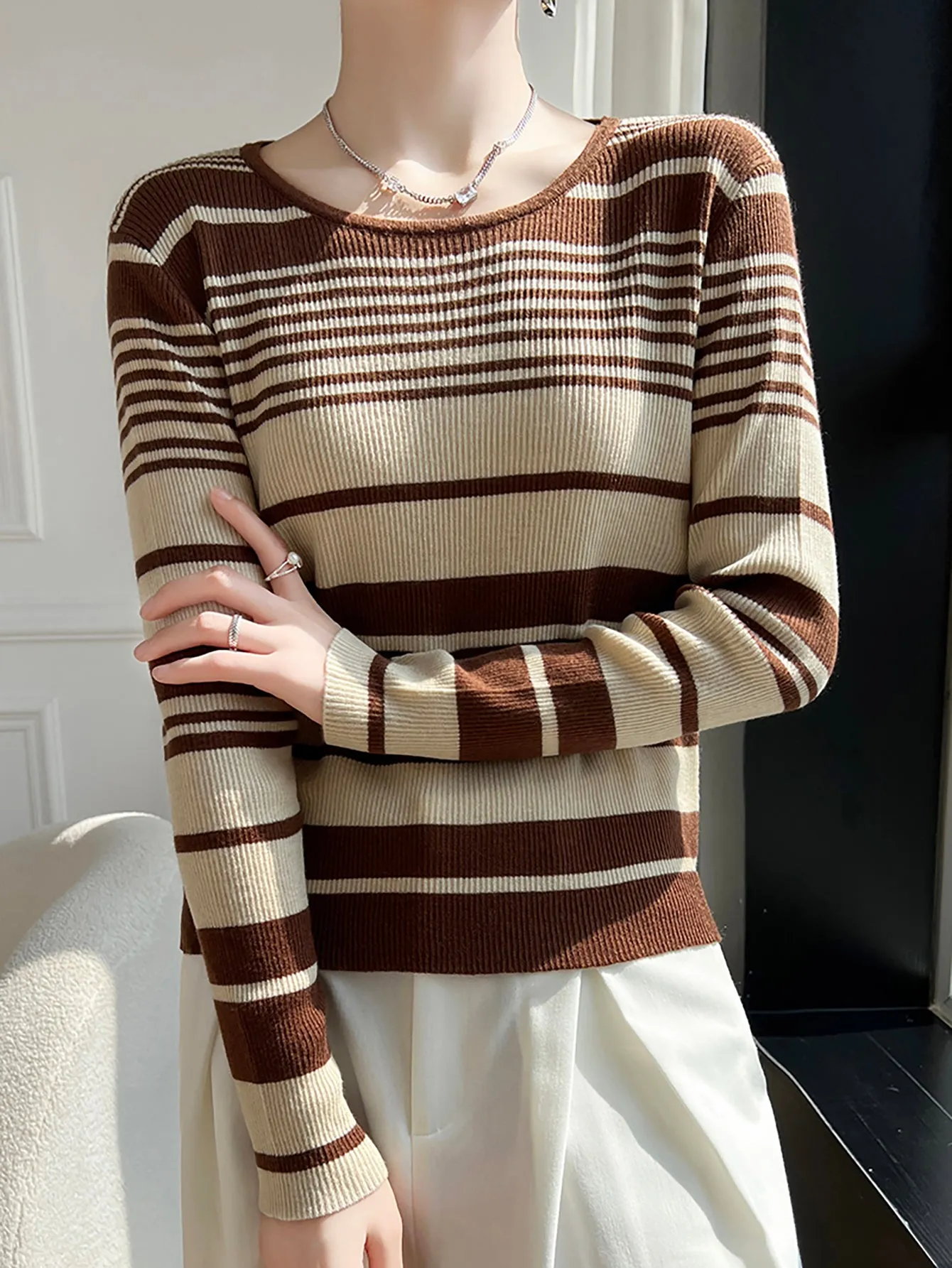 Vicki Woman O Neck Sweater