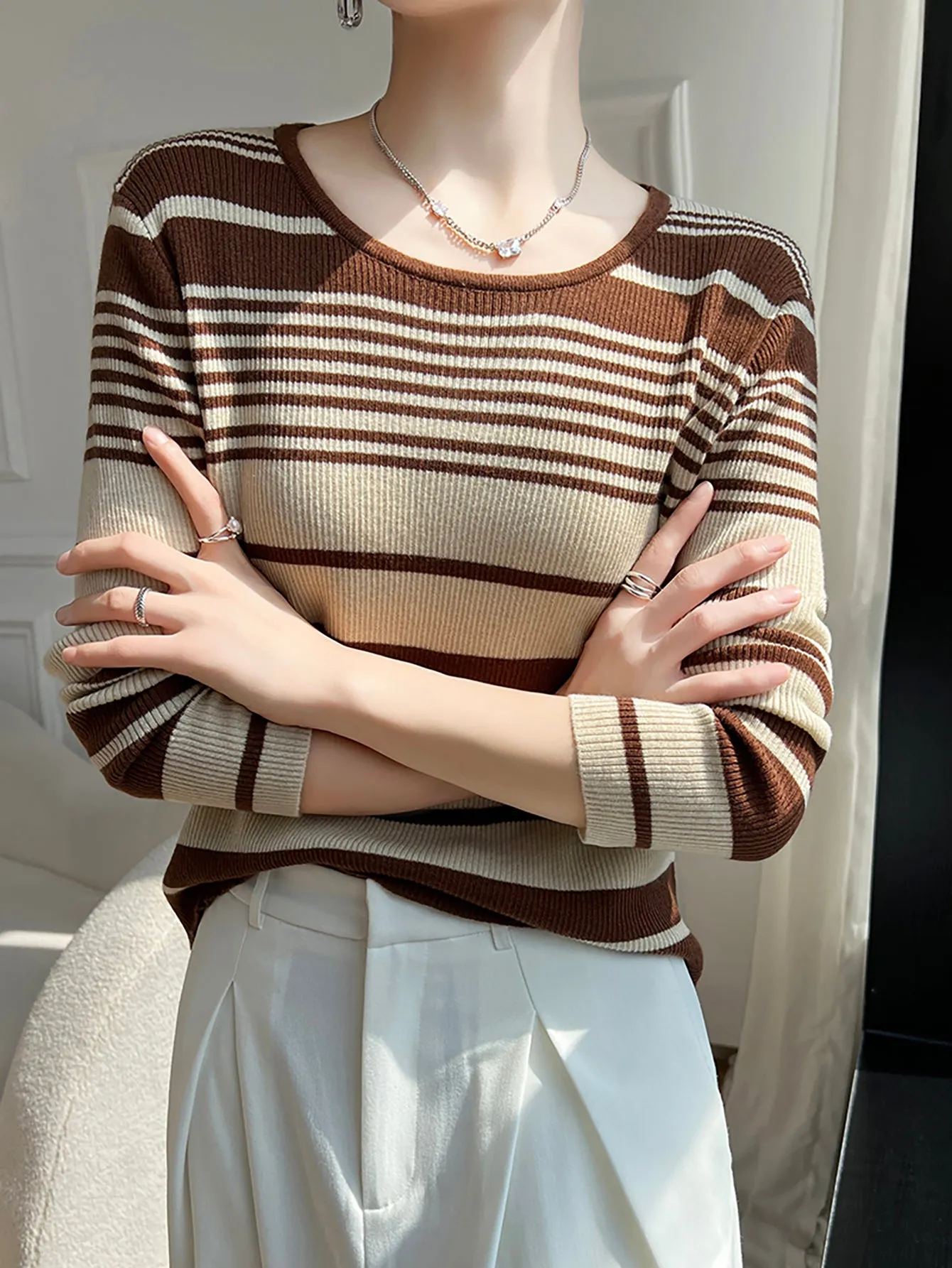 Vicki Woman O Neck Sweater