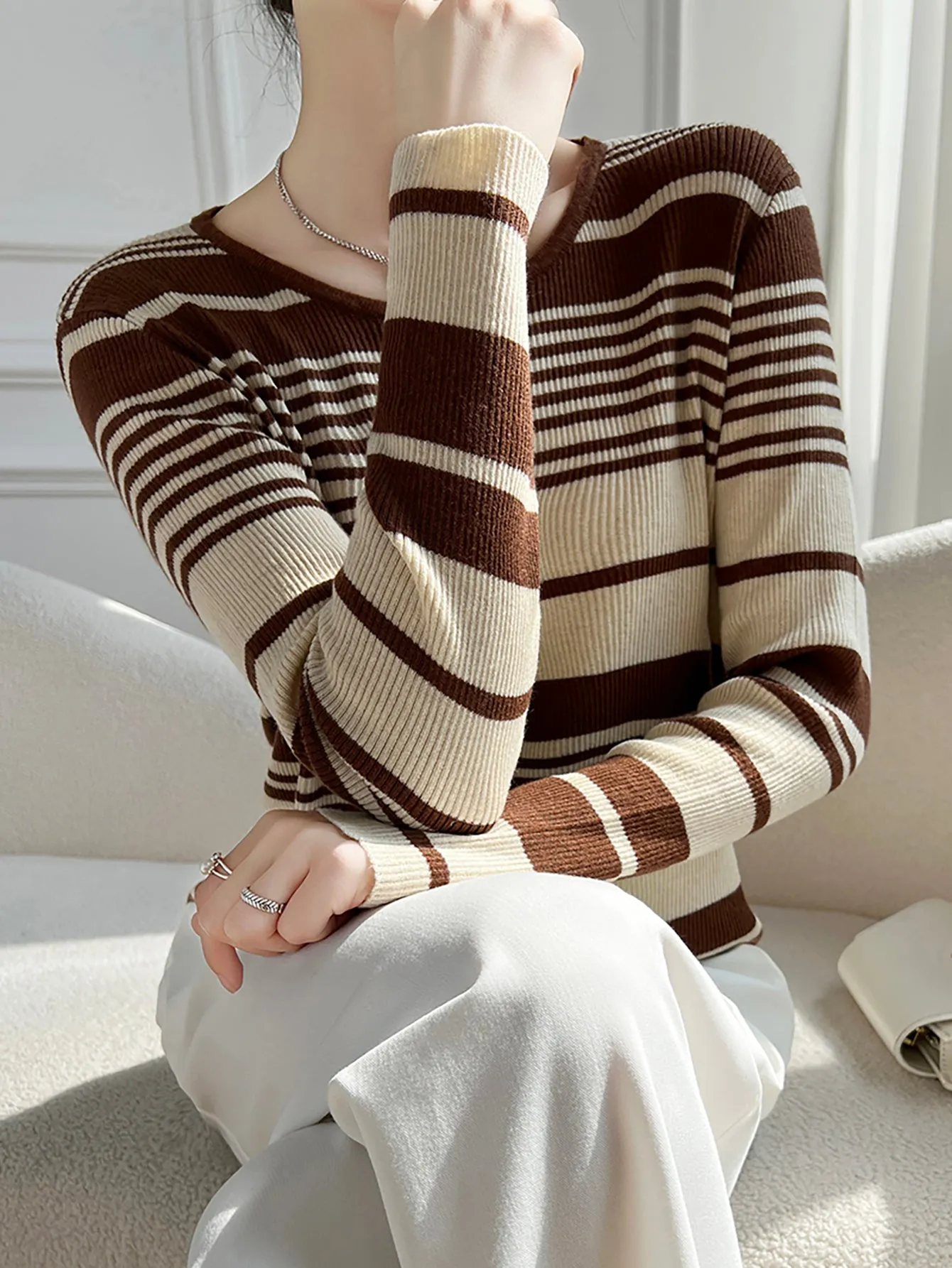 Vicki Woman O Neck Sweater